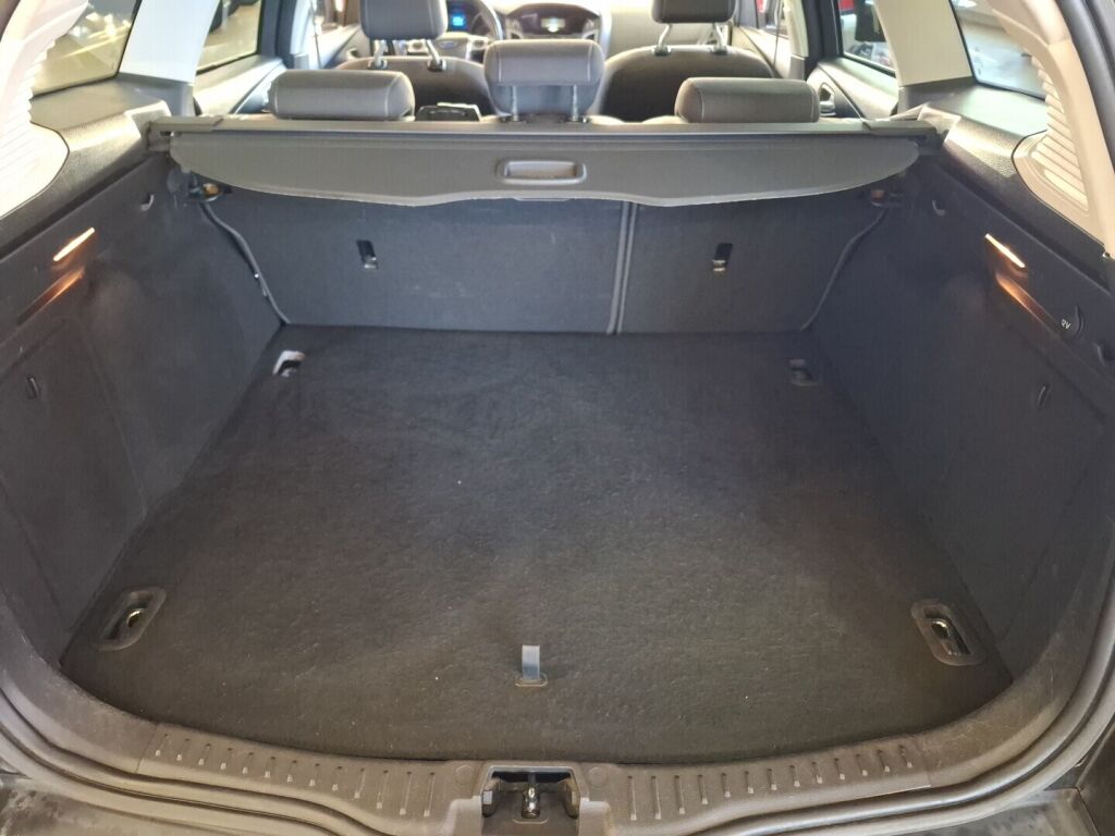 Ford Focus 2013 Musta