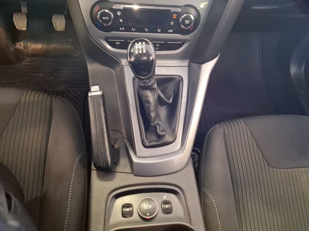 Ford Focus 2013 Musta
