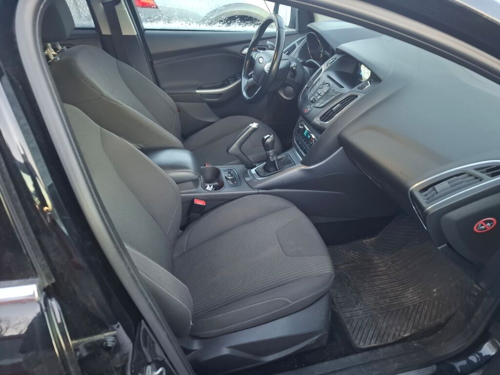 Ford Focus 2013 Musta