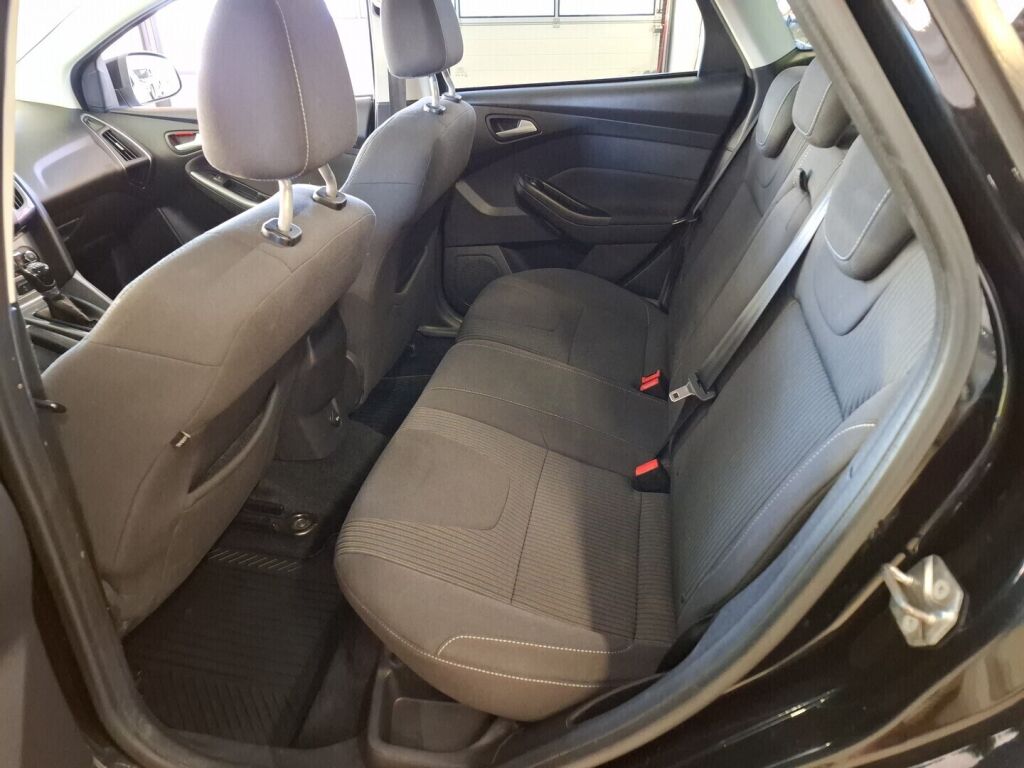 Ford Focus 2013 Musta