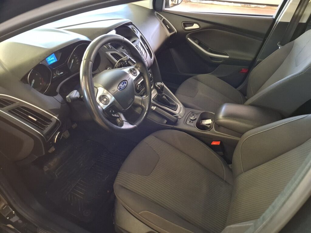 Ford Focus 2013 Musta