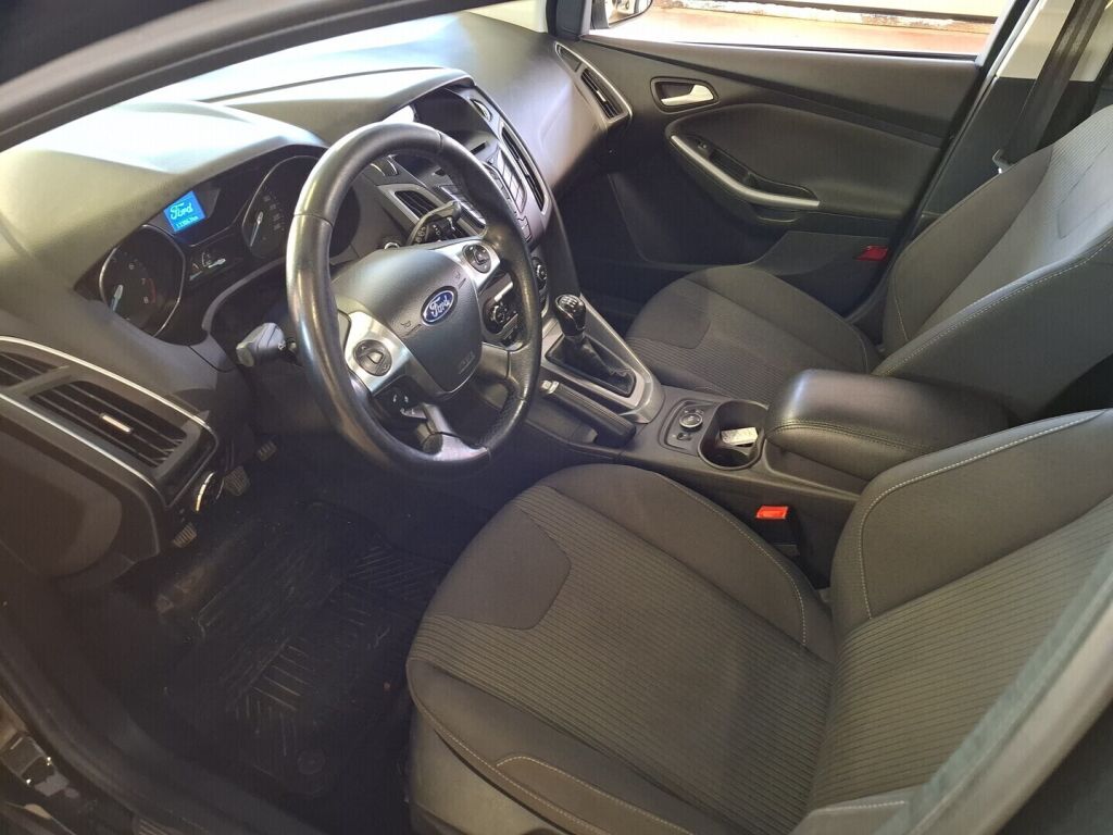 Ford Focus 2013 Musta