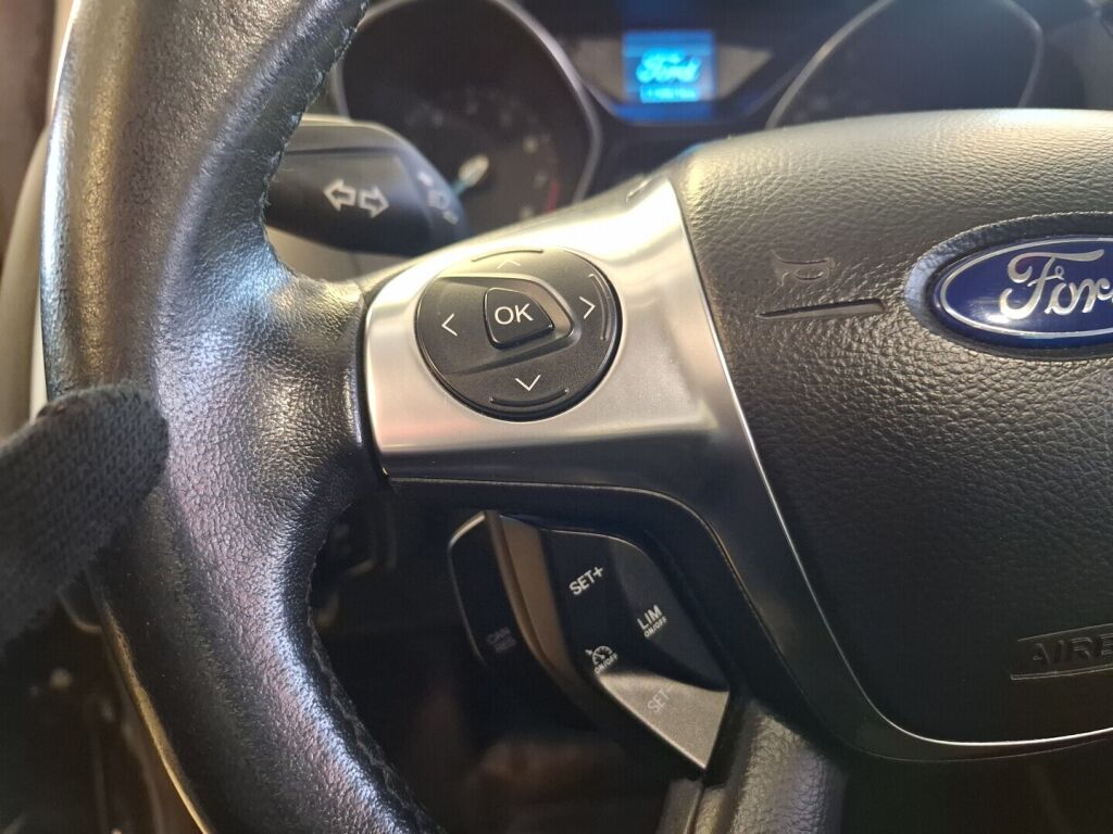 Ford Focus 2013 Musta