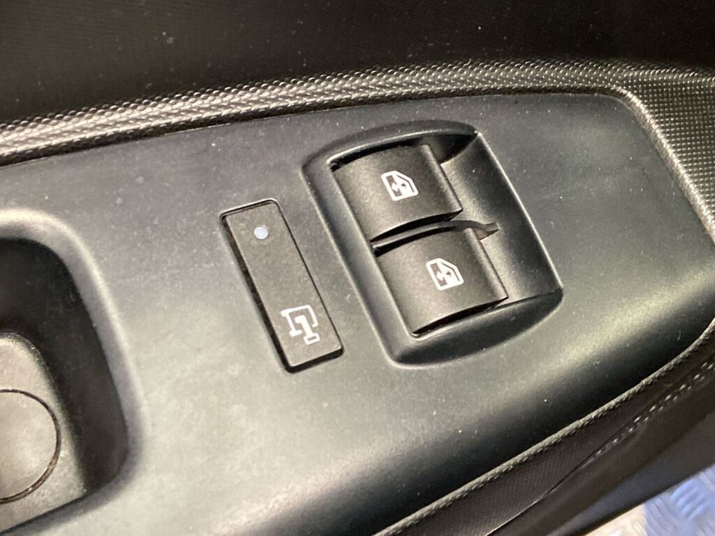 Opel Combo 2018 Musta