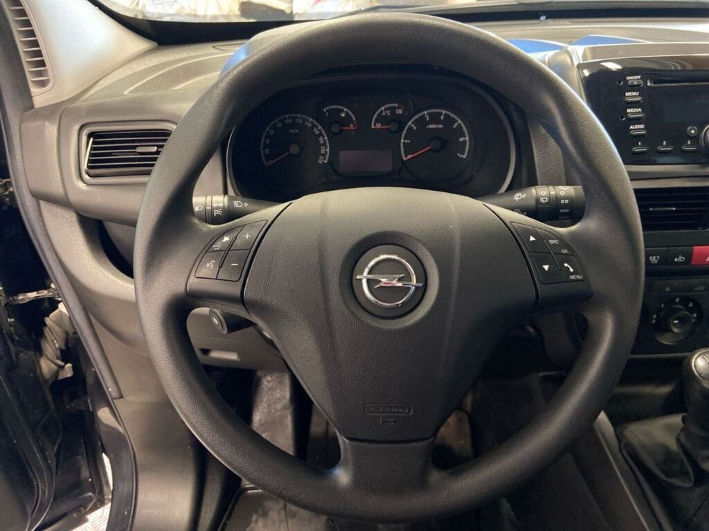 Opel Combo 2018 Musta