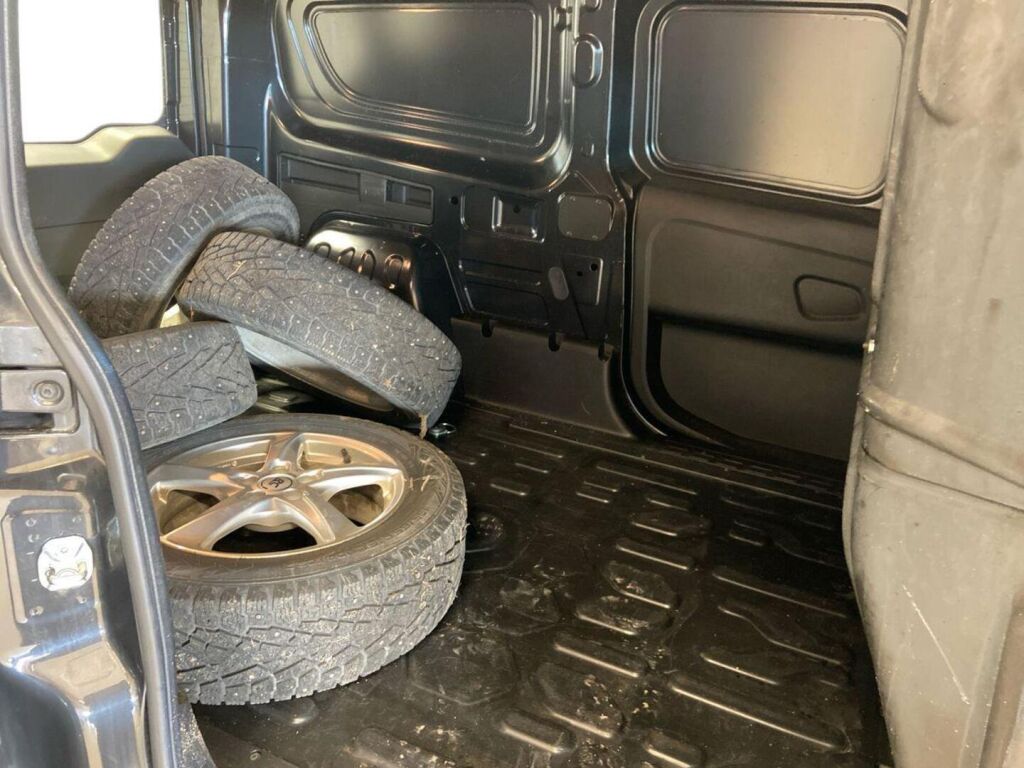 Opel Combo 2018 Musta