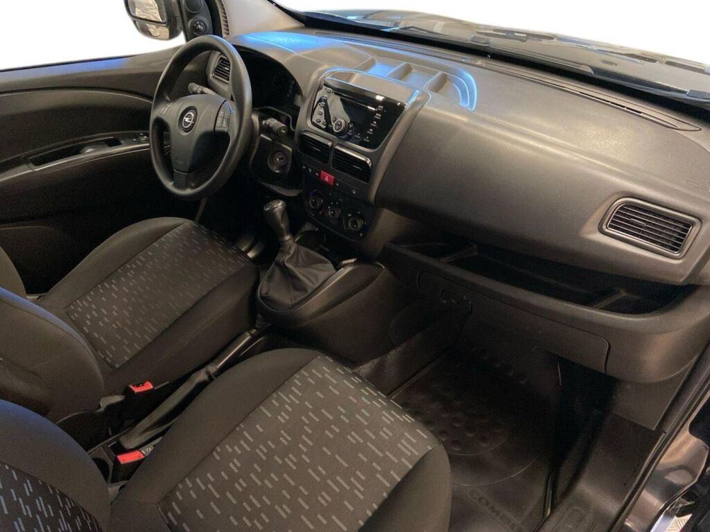 Opel Combo 2018 Musta