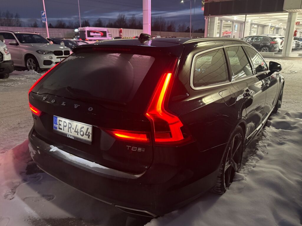 Volvo V90 2018 Musta