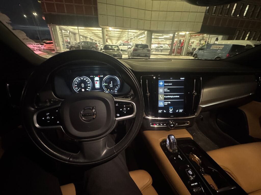 Volvo V90 2018 Musta