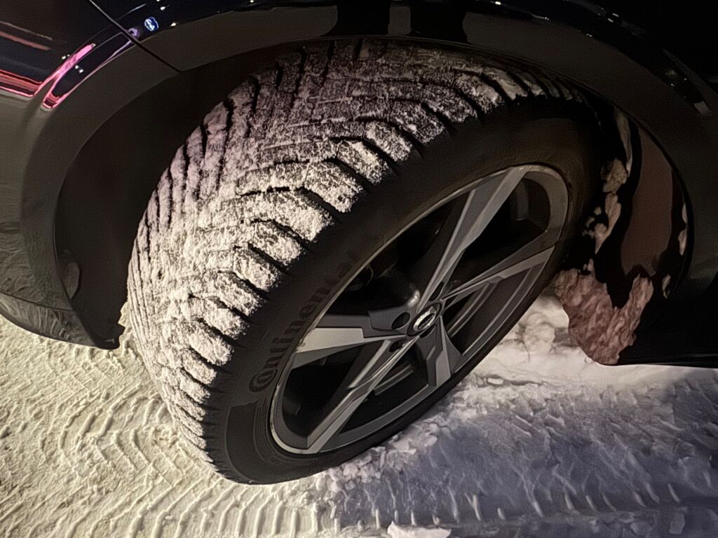 Volvo V90 2018 Musta