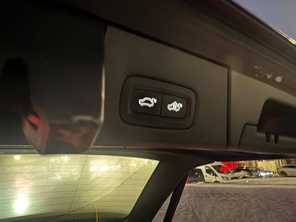 Volvo V90 2018 Musta