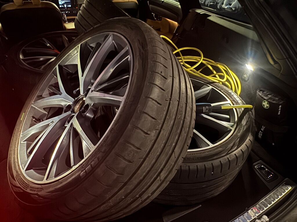 Volvo V90 2018 Musta