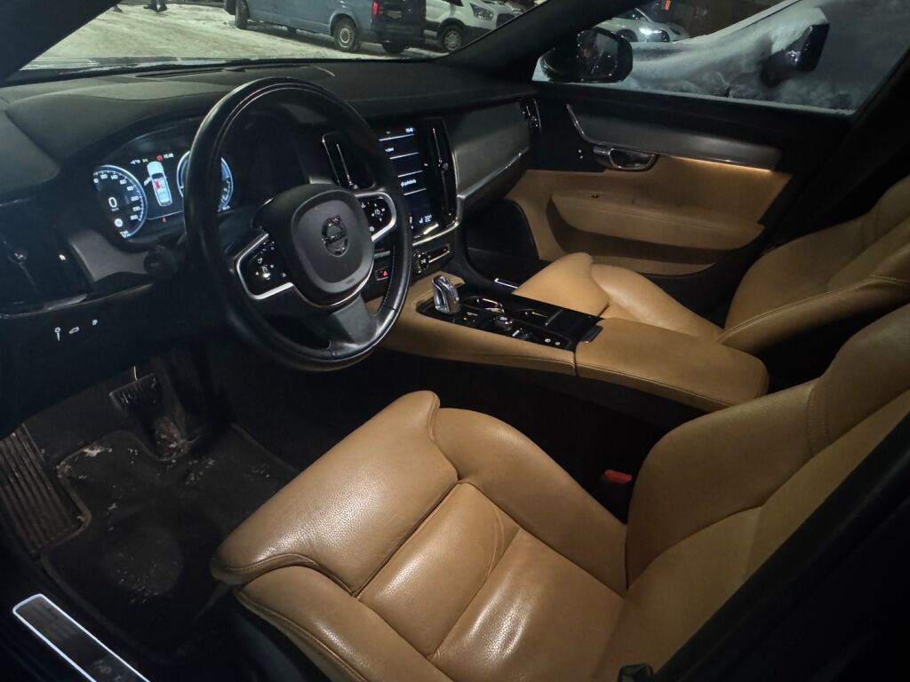 Volvo V90 2018 Musta