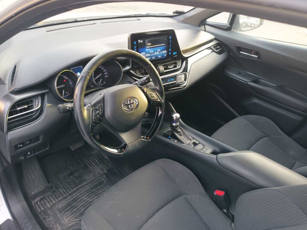 Toyota C-HR 2018 Valkoinen