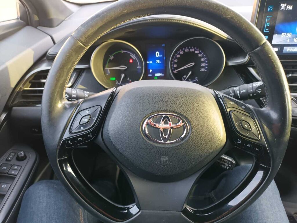 Toyota C-HR 2018 Valkoinen