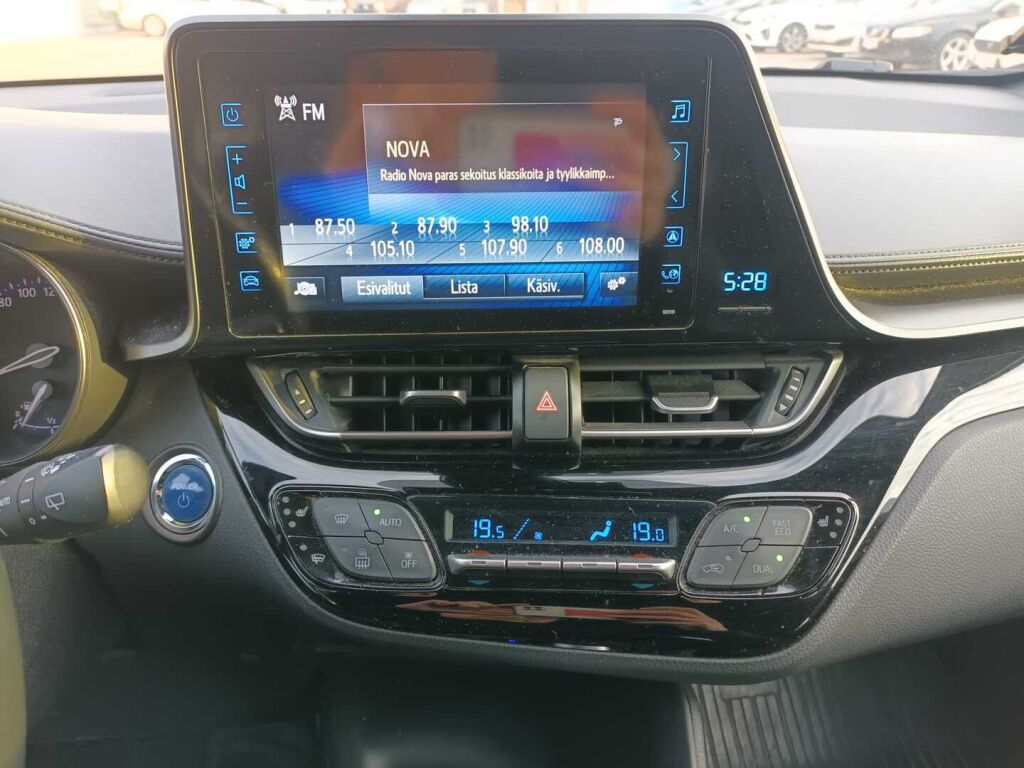 Toyota C-HR 2018 Valkoinen