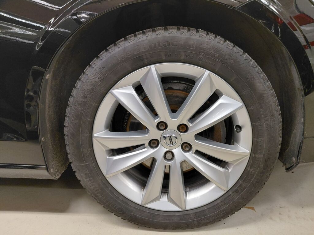 Volvo V60 2018 Musta