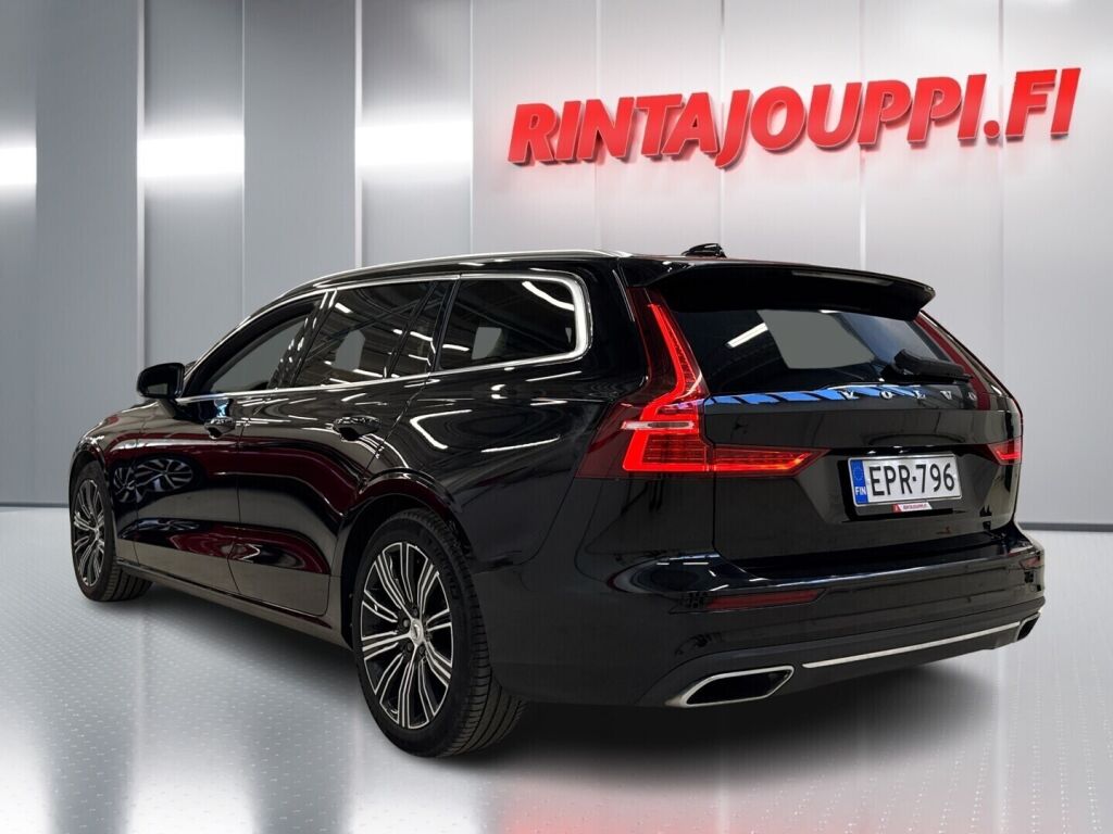 Volvo V60 2018 Musta