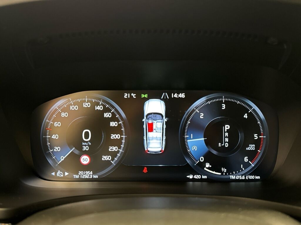 Volvo V60 2018 Musta