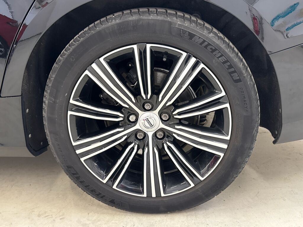 Volvo V60 2018 Musta