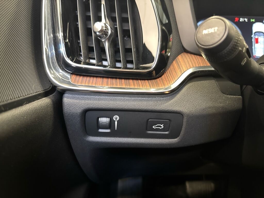 Volvo V60 2018 Musta