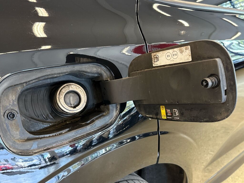 Volvo XC60 2019 Musta