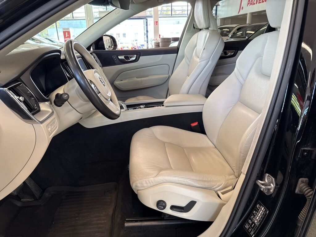 Volvo XC60 2019 Musta