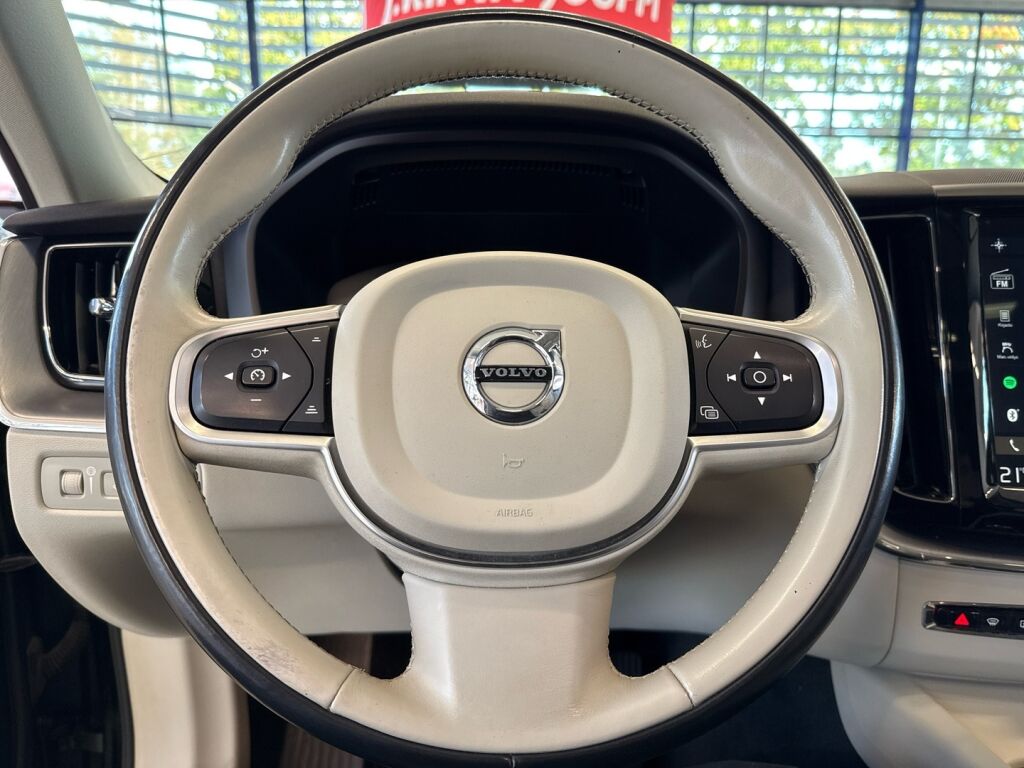 Volvo XC60 2019 Musta