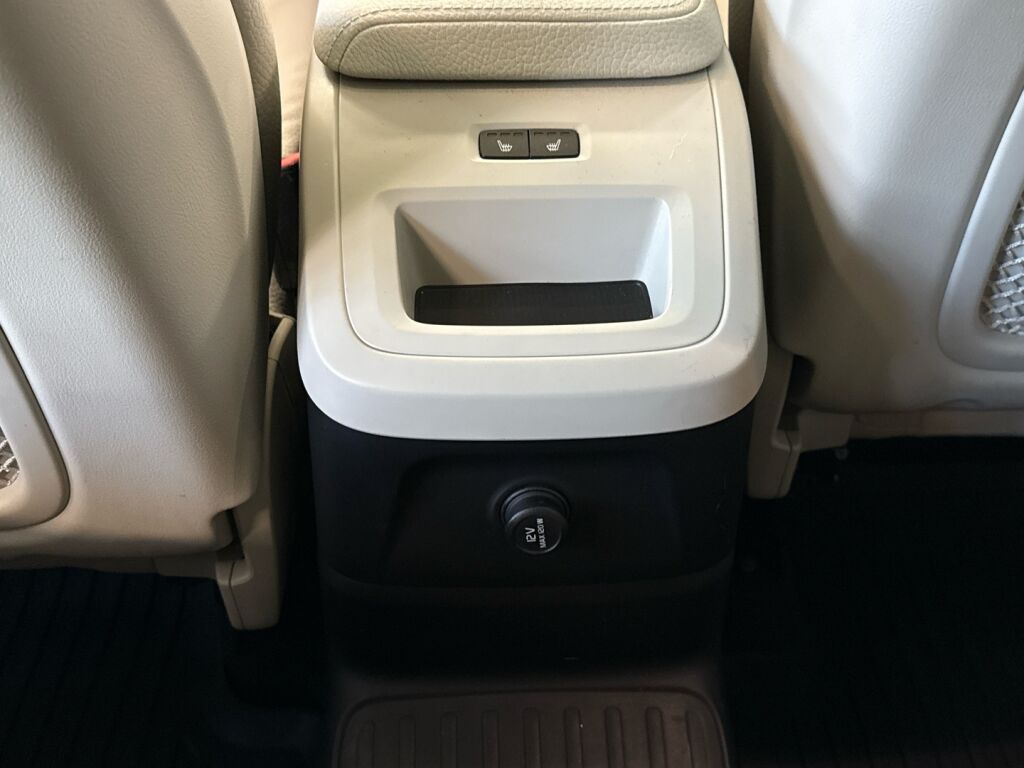 Volvo XC60 2019 Musta