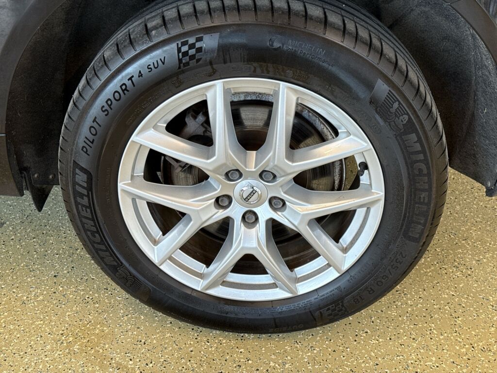 Volvo XC60 2019 Musta