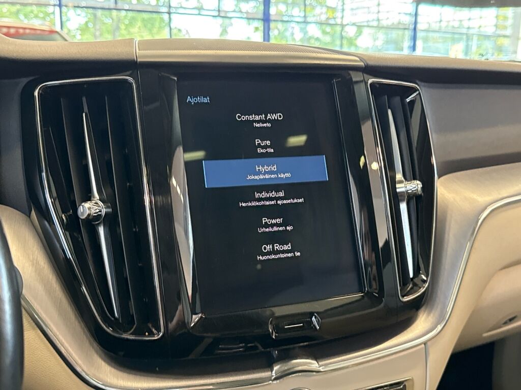 Volvo XC60 2019 Musta