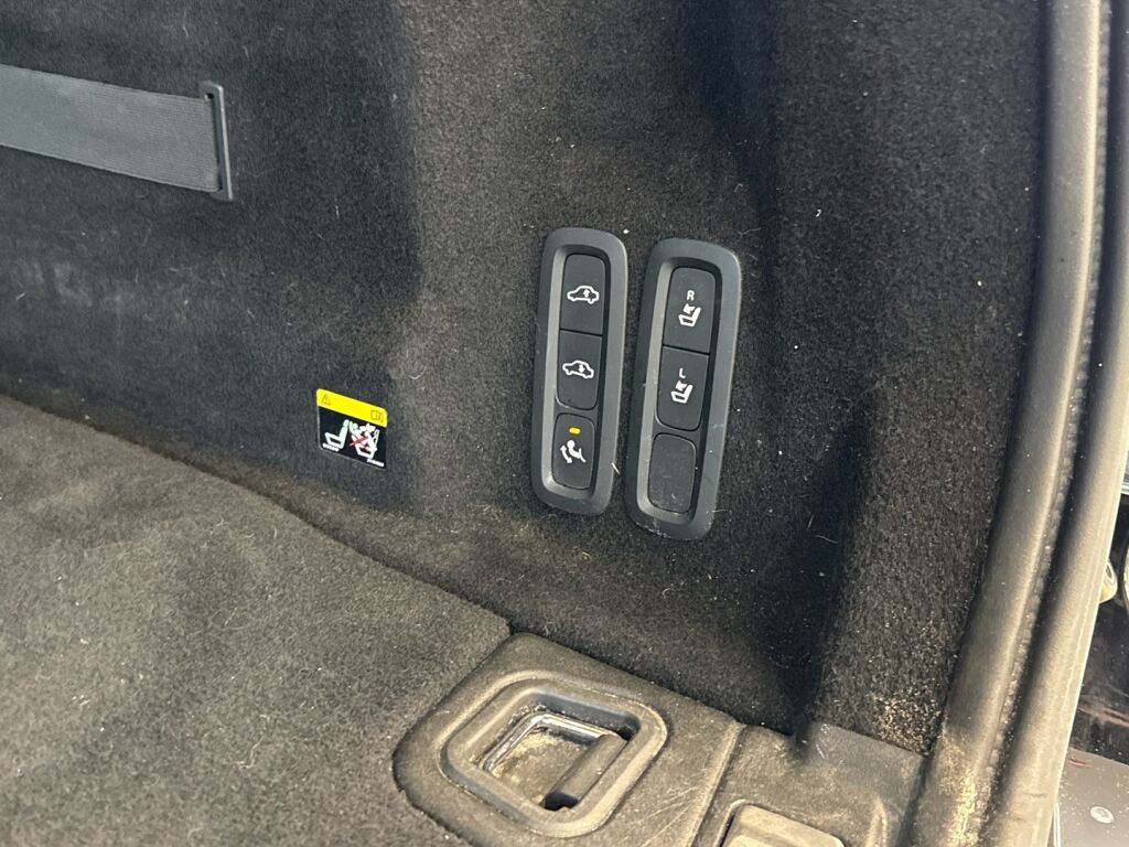 Volvo XC60 2019 Musta