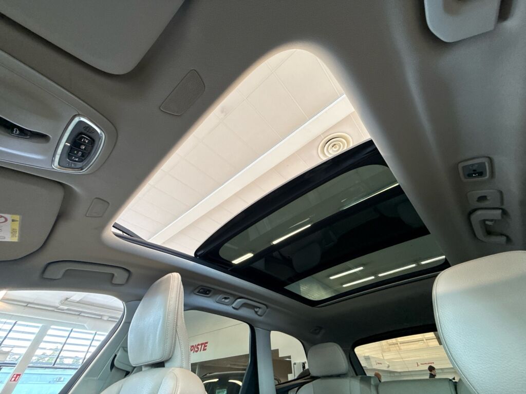 Volvo XC60 2019 Musta