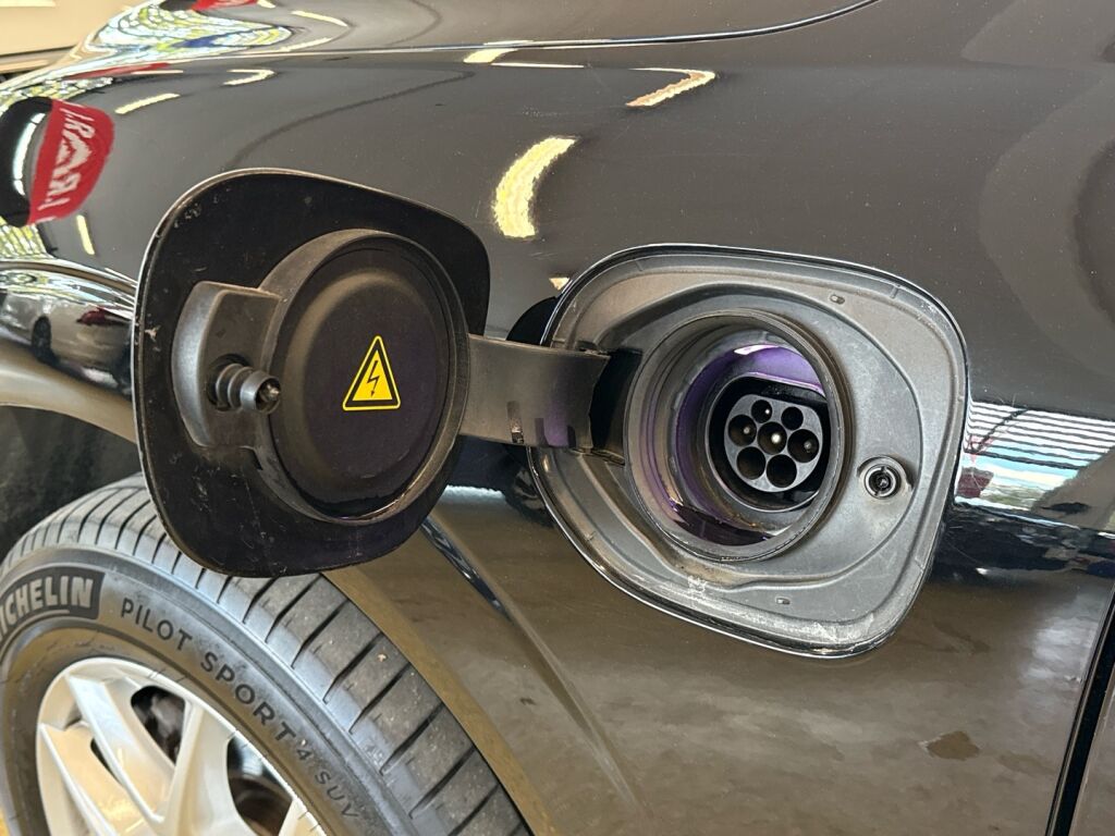 Volvo XC60 2019 Musta