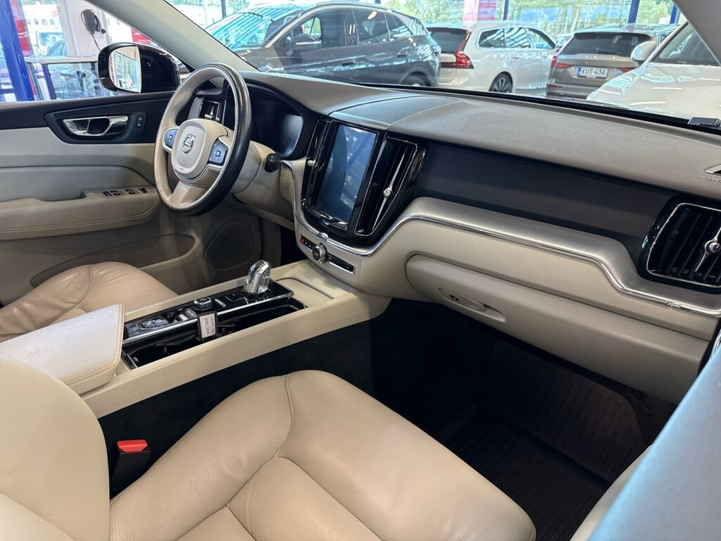 Volvo XC60 2019 Musta