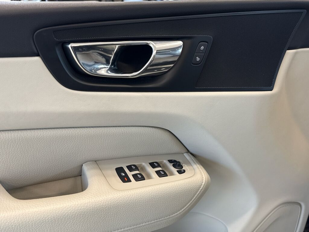 Volvo XC60 2019 Musta