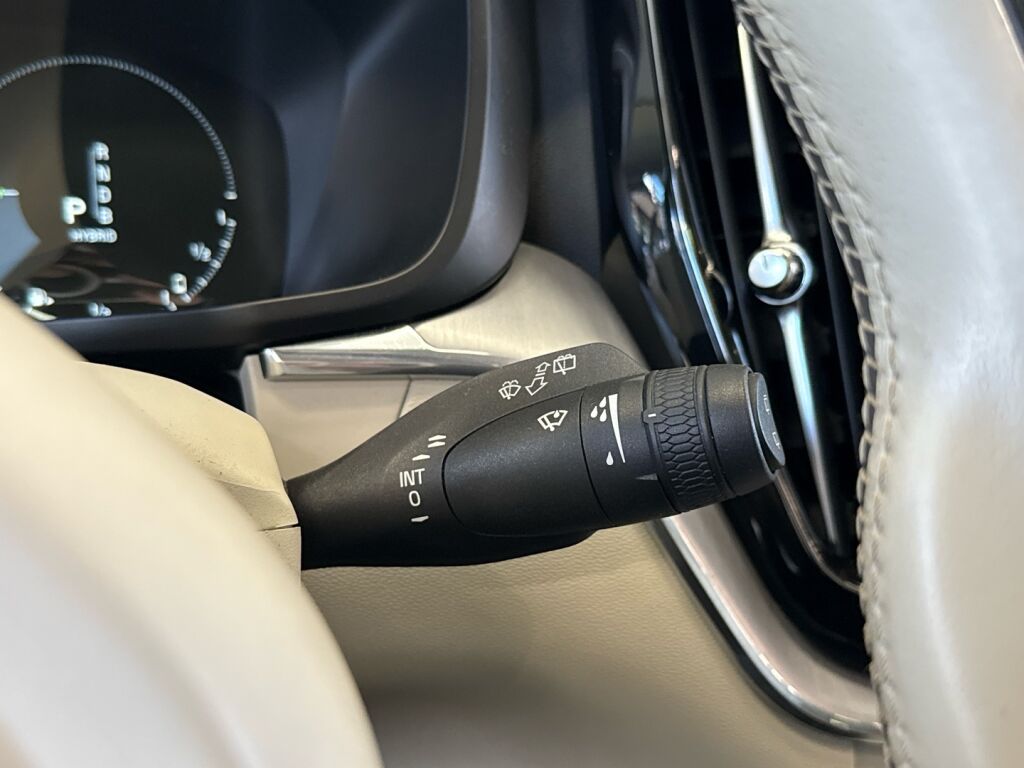 Volvo XC60 2019 Musta