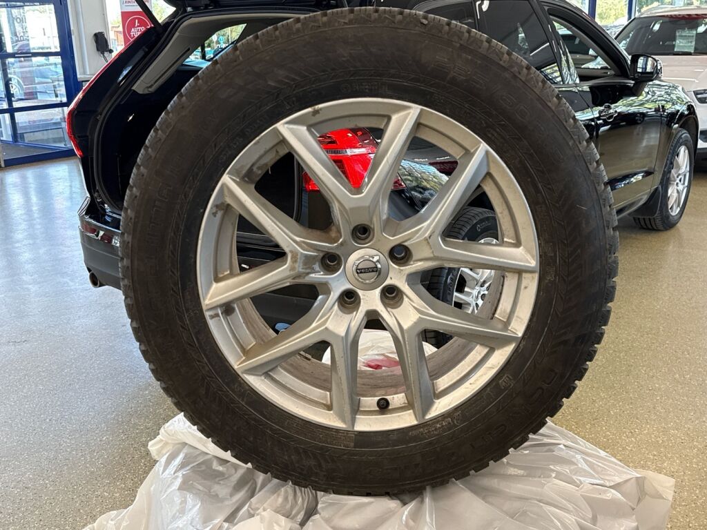 Volvo XC60 2019 Musta