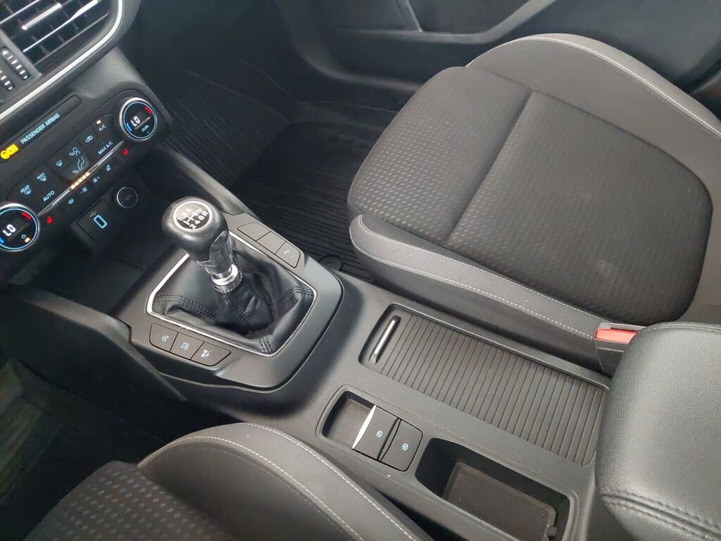 Ford Focus 2019 Valkoinen