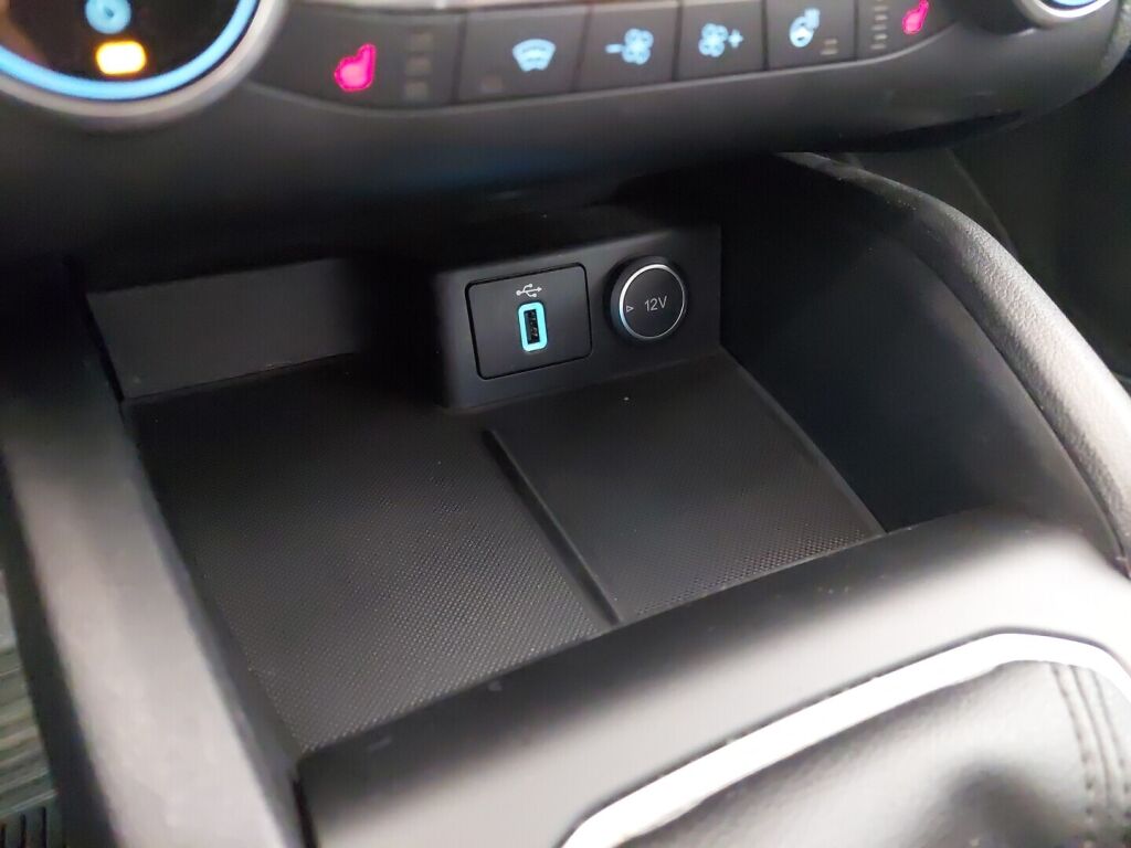 Ford Focus 2019 Valkoinen