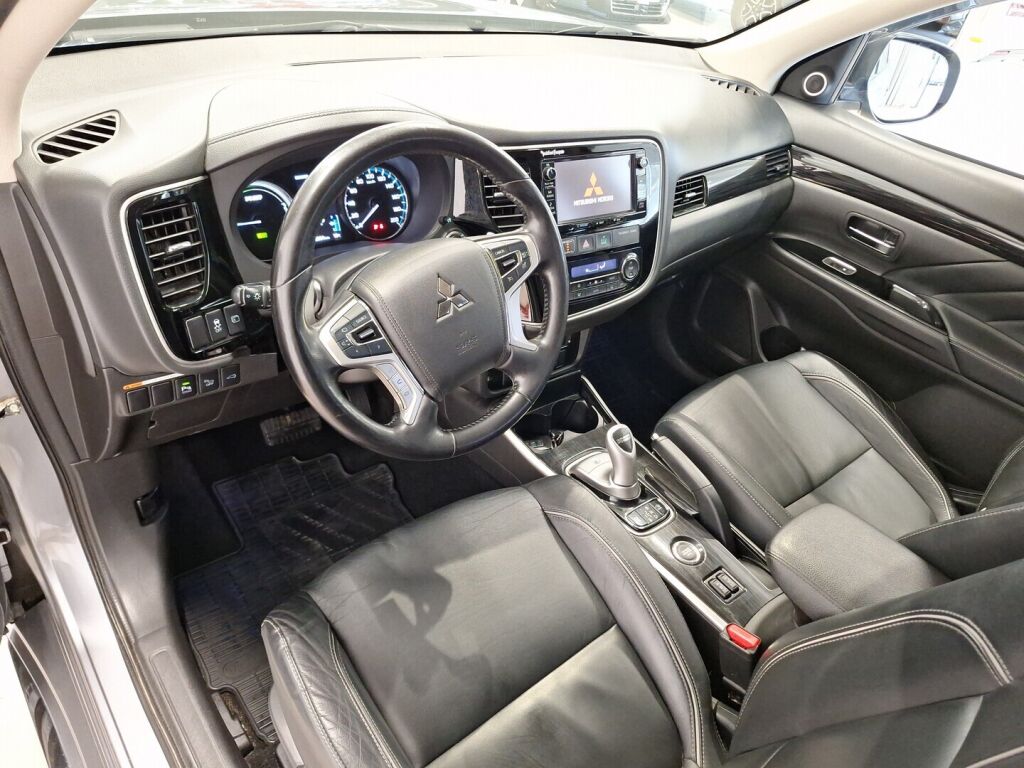 Mitsubishi Outlander PHEV 2015 Harmaa