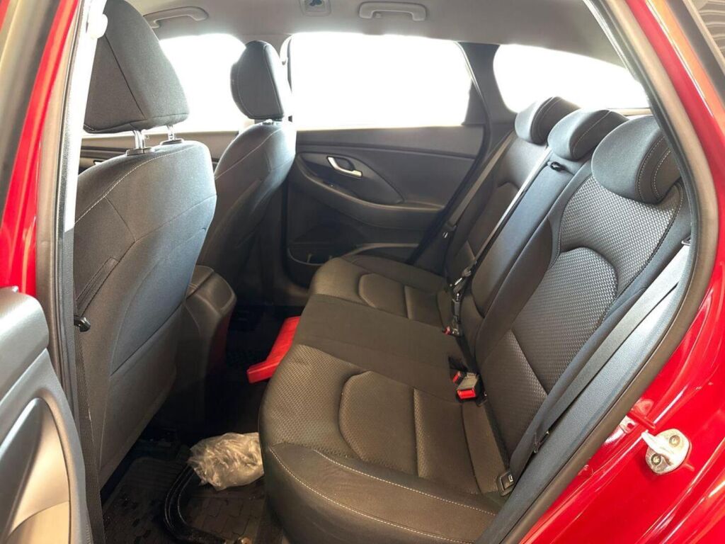 Hyundai i30 Wagon 2019 Punainen