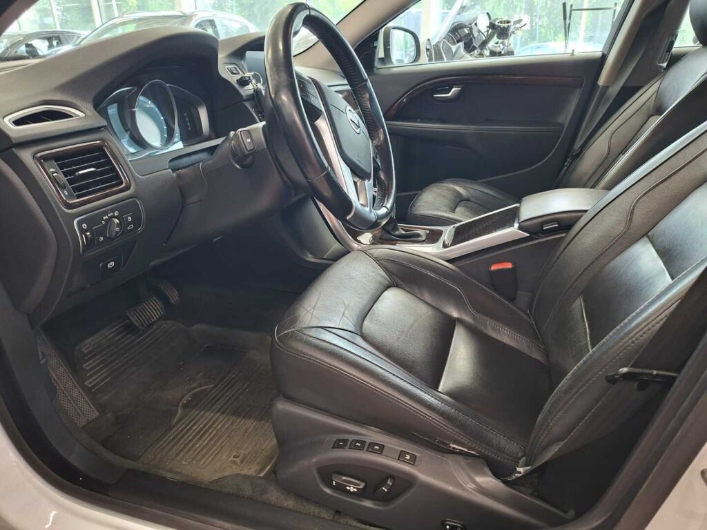 Volvo V70 2015 Valkoinen