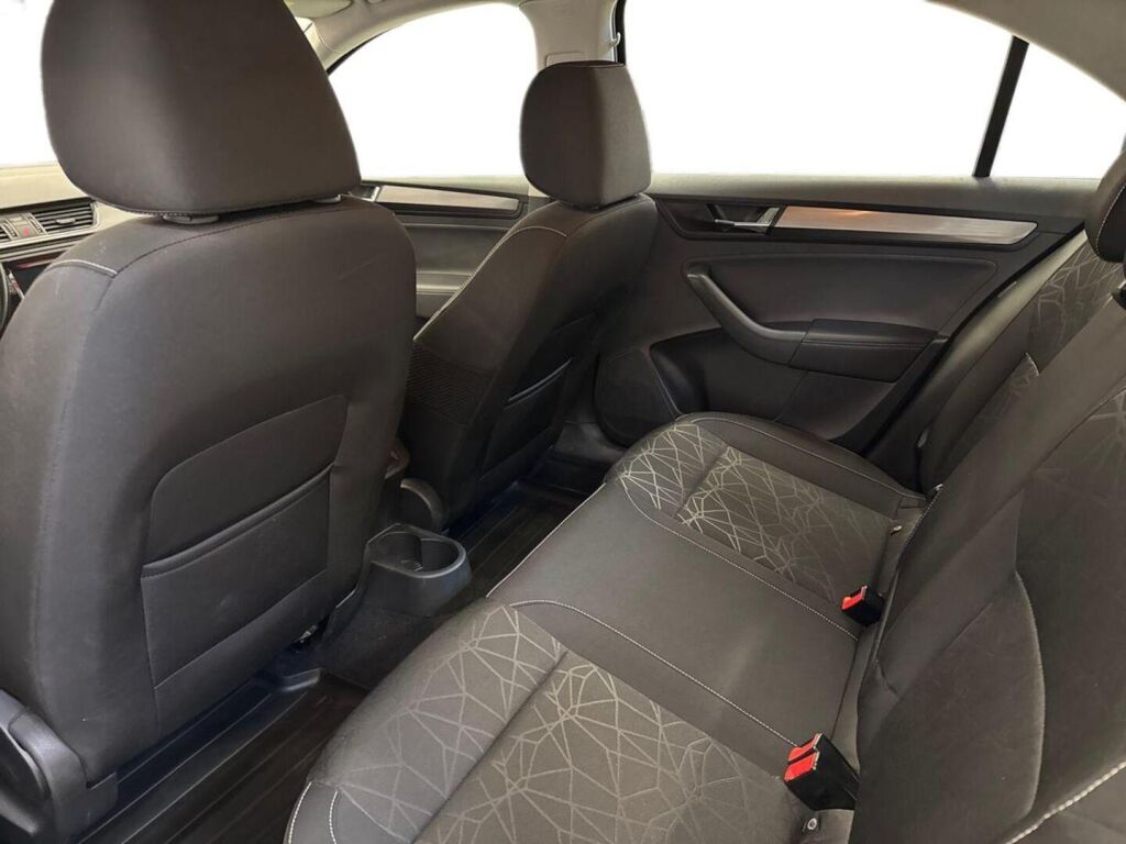 Skoda Rapid 2018 Musta