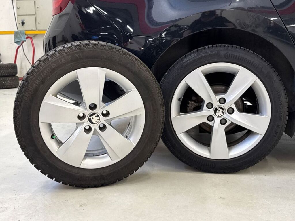 Skoda Rapid 2018 Musta