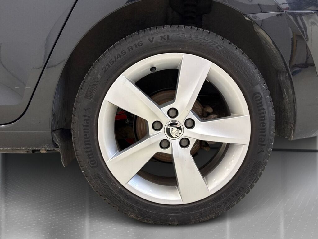 Skoda Rapid 2018 Musta