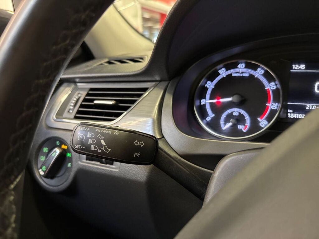 Skoda Rapid 2018 Musta