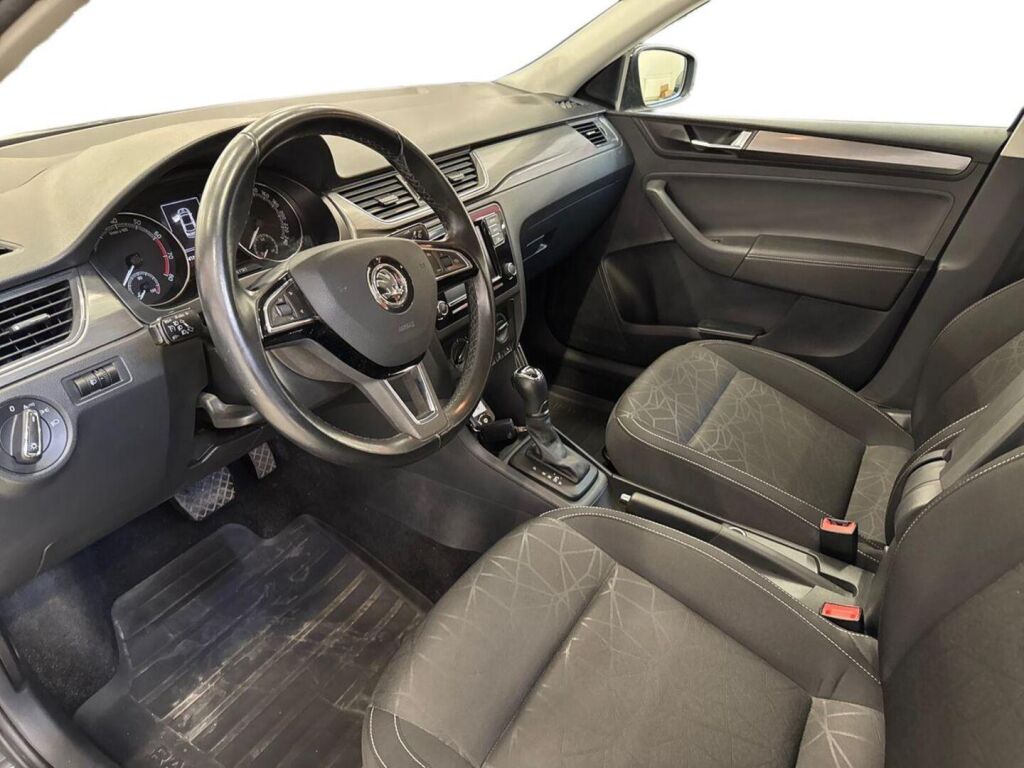 Skoda Rapid 2018 Musta