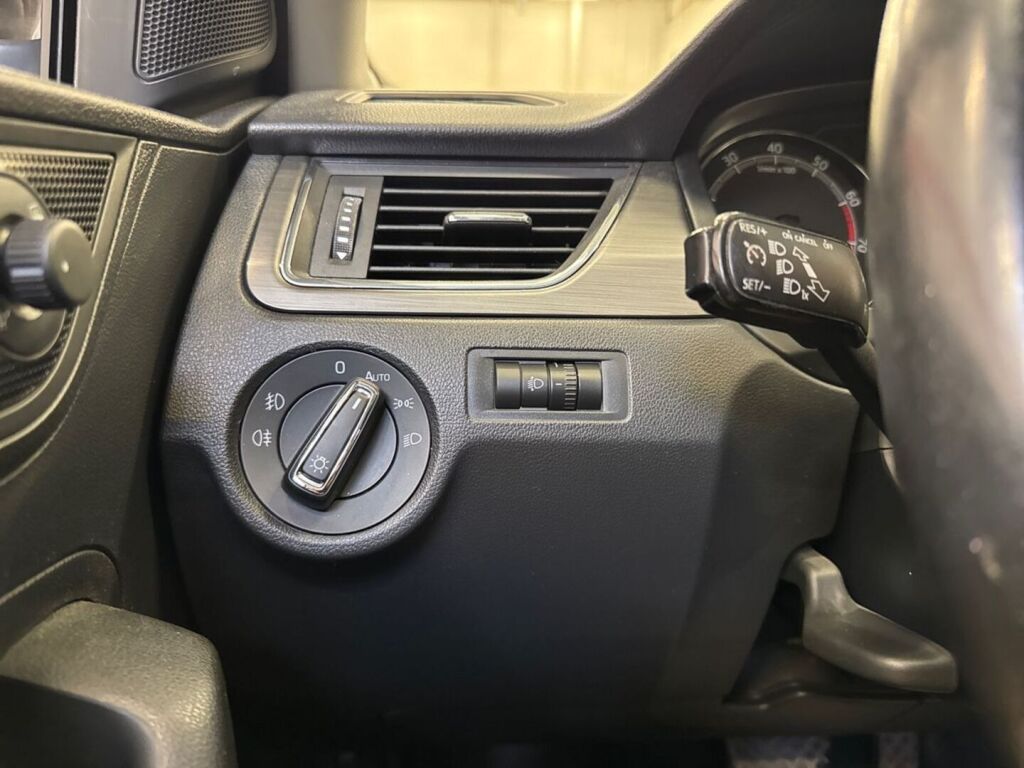 Skoda Rapid 2018 Musta