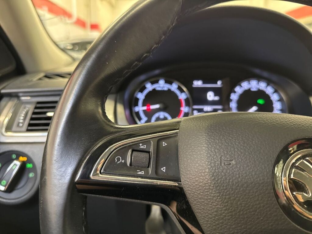 Skoda Rapid 2018 Musta